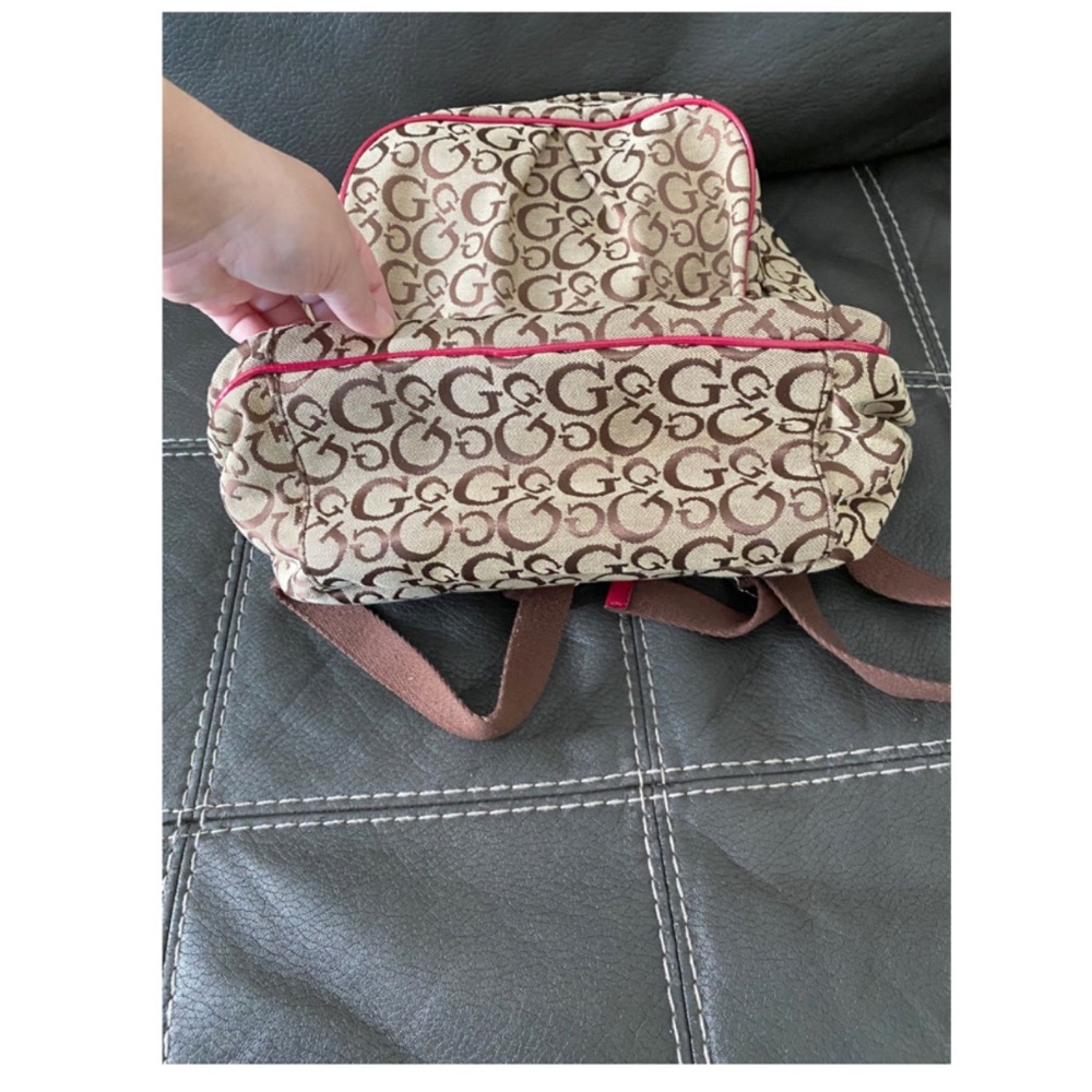 ‘Like-New Mini Guess Backpack’🎒💫 - Picture 12 of 16